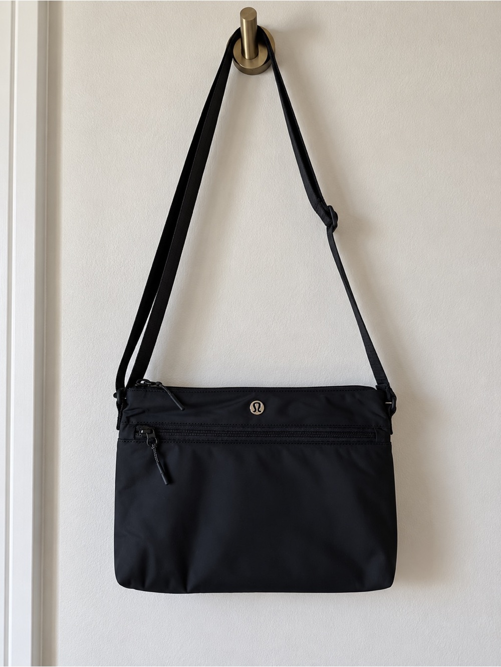 lululemon athletica Black Adjustable Crossbody Messenger
